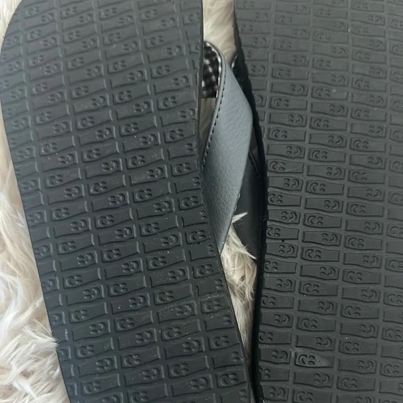 Sanuk Black Flip Flops - Picture 3 of 3